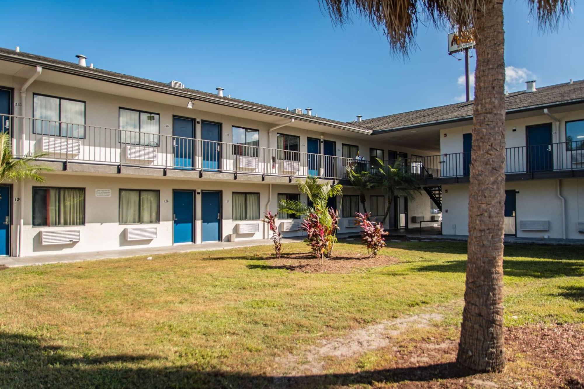 Motel 6-Ft. Pierce, Fl Форт Пиърс Екстериор снимка