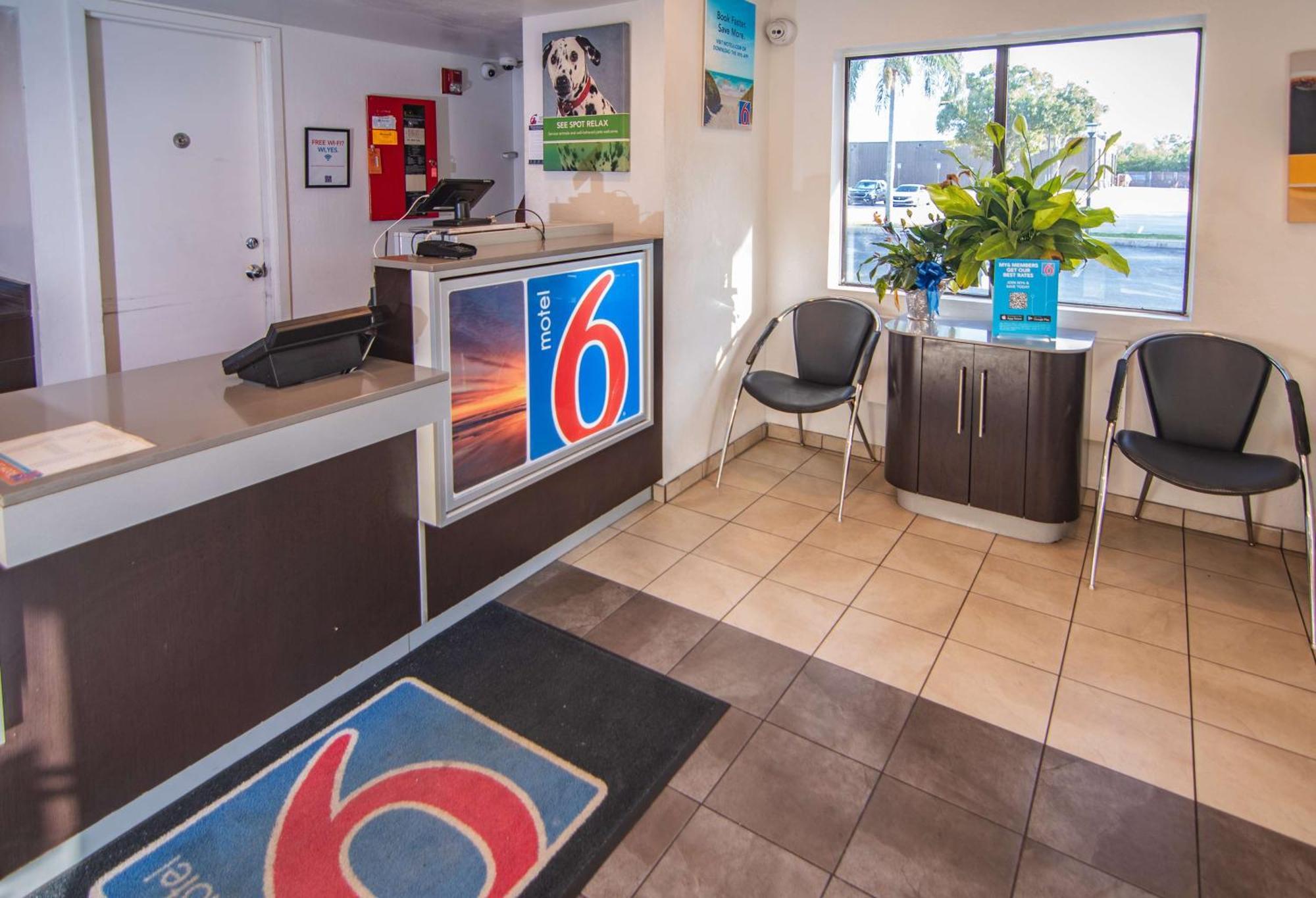 Motel 6-Ft. Pierce, Fl Форт Пиърс Екстериор снимка