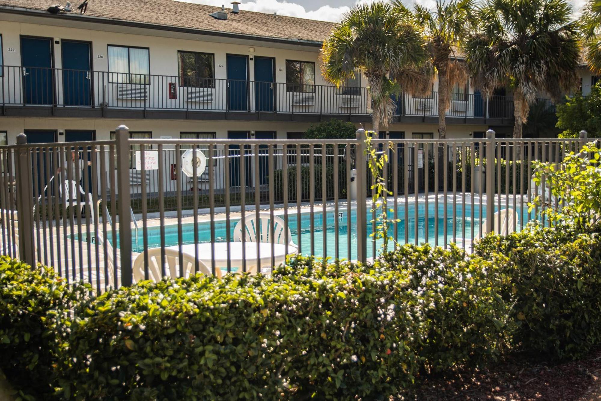 Motel 6-Ft. Pierce, Fl Форт Пиърс Екстериор снимка