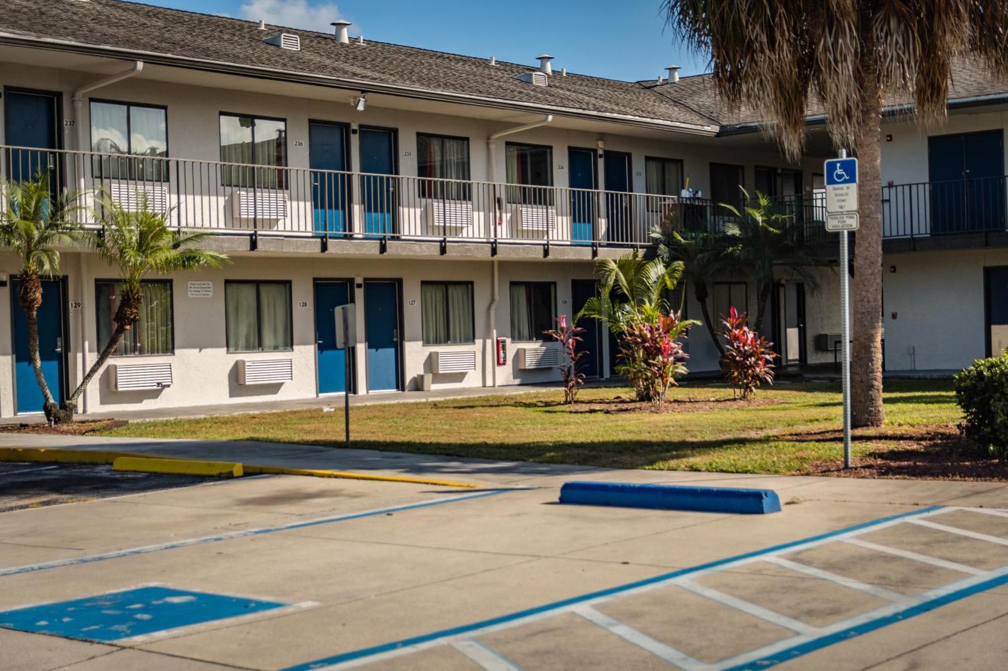 Motel 6-Ft. Pierce, Fl Форт Пиърс Екстериор снимка