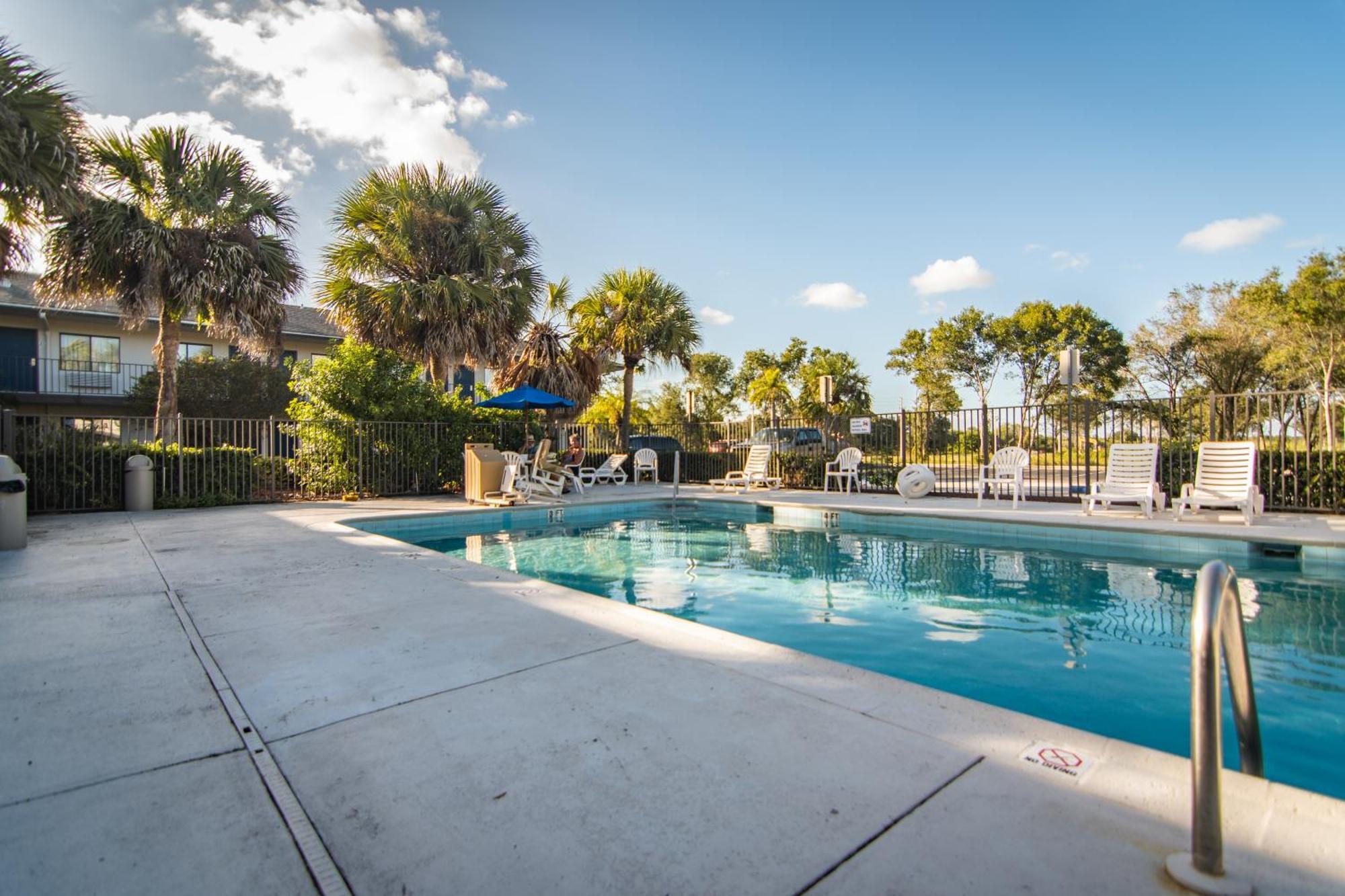Motel 6-Ft. Pierce, Fl Форт Пиърс Екстериор снимка